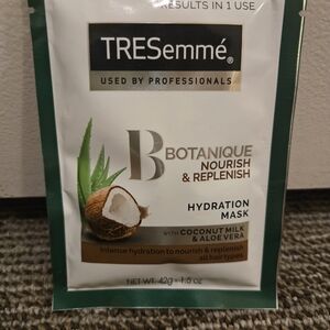 TRESemmé Botanique Nourish & Replenish Hydration Mask - Green